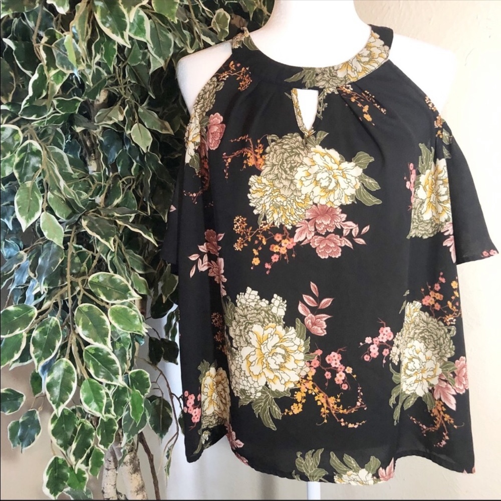 4/$25 - AUW Floral Cold Shoulder Blouse Size L